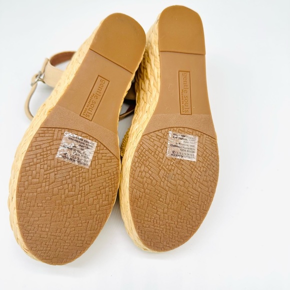 Gentle Souls by Kenneth Cole

Nomi Raffia - Picture 6 of 6